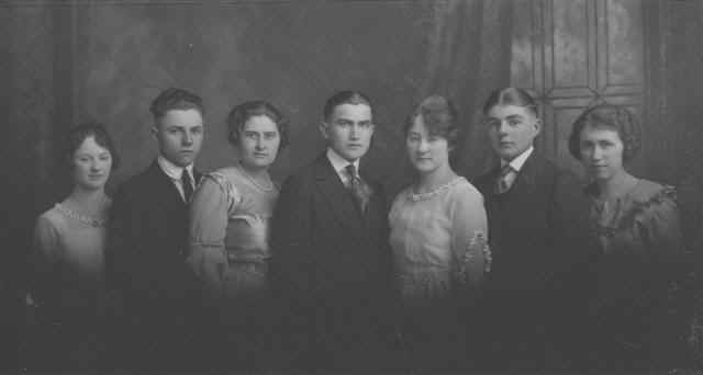 Bellwood High School Class of 1921: Sadie Napier, Everette Judevine, Alat Curtis, Clifford Nantkes,
Arlette Napier, Carl Yanike, Gertrude Smith)
