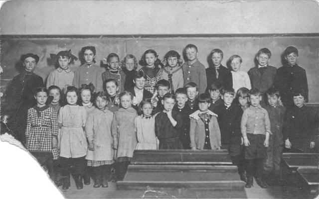 Bellwood Nebraska first grade class photo 1911