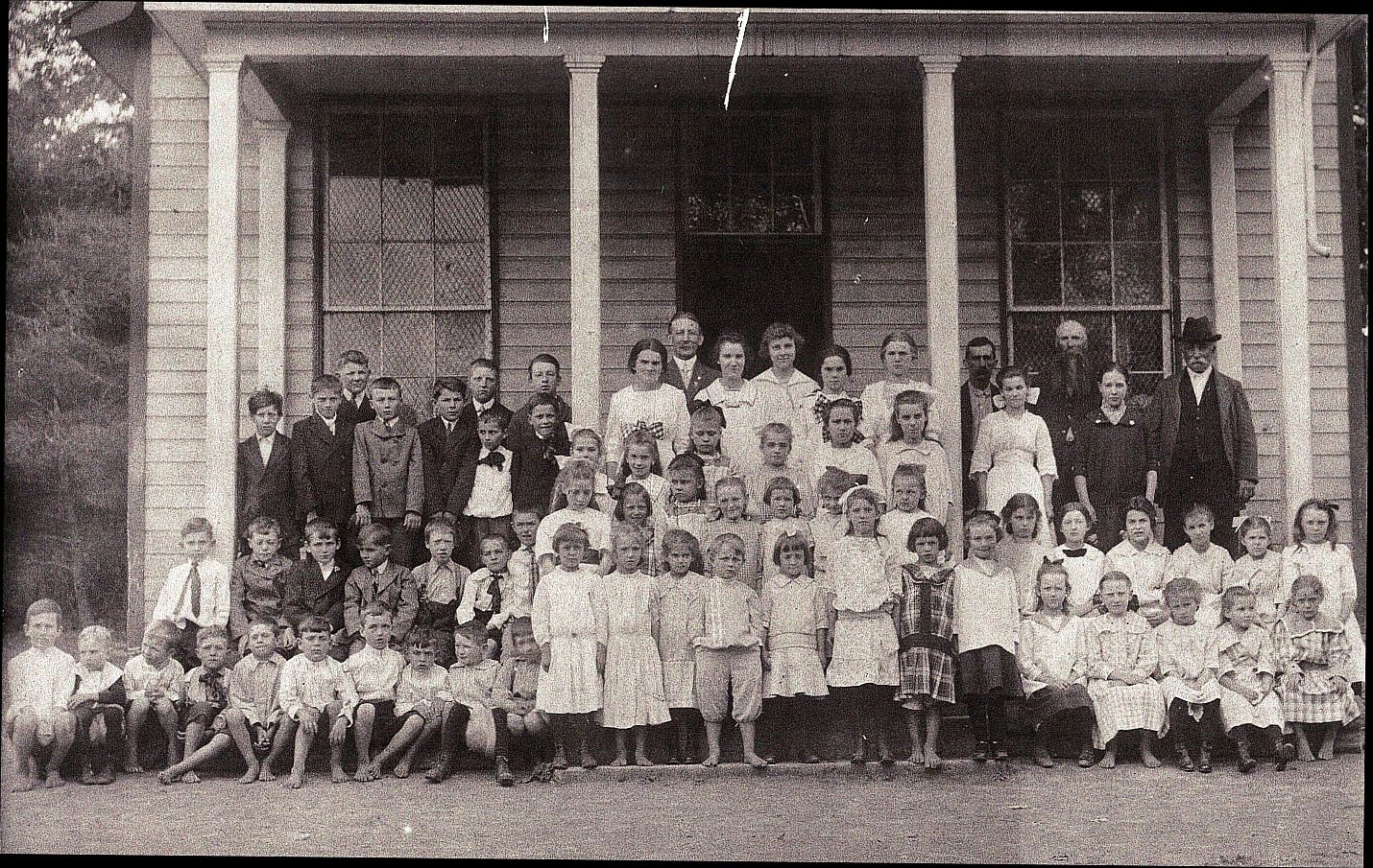 Sensenbaugh School, 1915-1916 Class